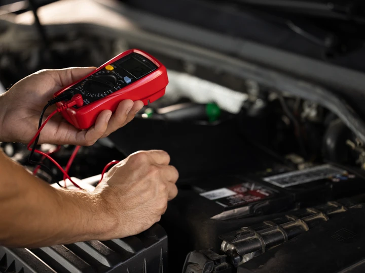 Perché questo tester della batteria (a meno di 40€) può essere molto utile