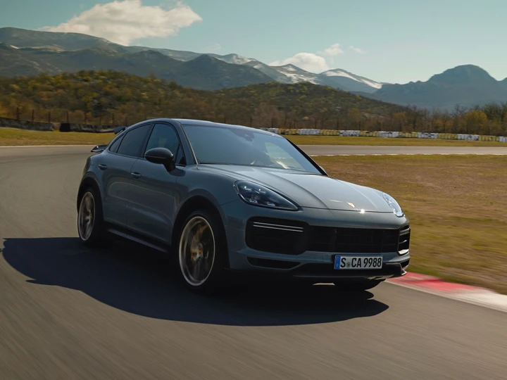 Avvistata al Nurburgring la nuova Porsche Cayenne Turbo GT