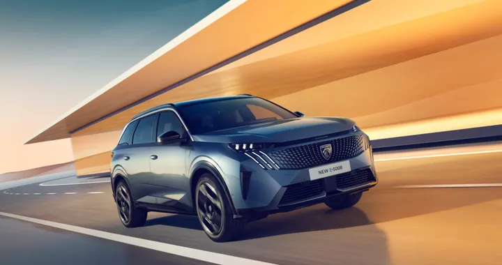 Nuova Peugeot 5008, il SUV ibrido ed elettrico si può ordinare. Ecco quanto costa