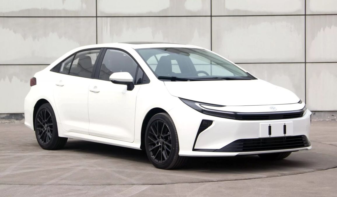 Ecco come sarà la nuova Toyota Corolla (almeno in Cina): look ispirato alla Prius