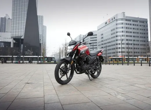 Yamaha YS125 2017: nuova monocilindrica compatta