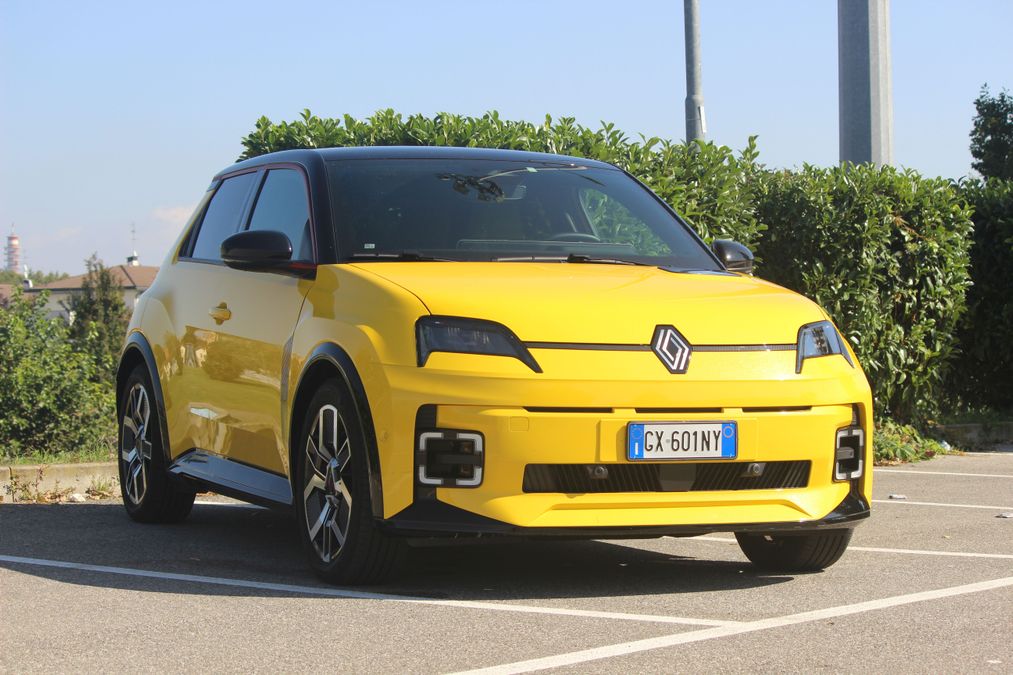 Renault 5 e Renault 4, versioni a benzina non arriveranno mai: c'è la conferma ed ecco perché...