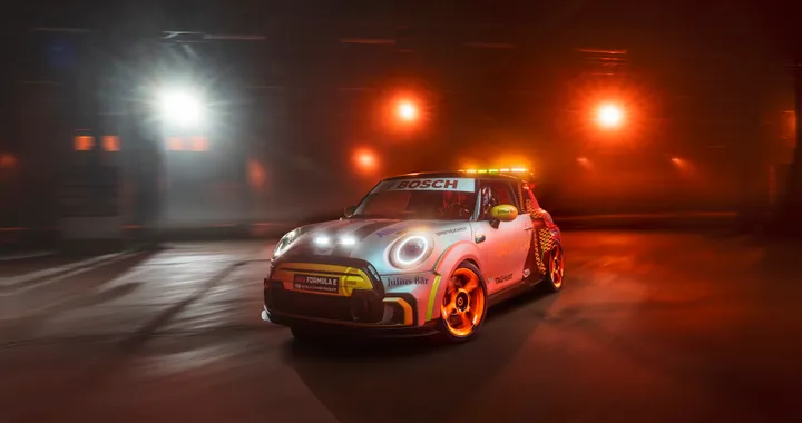 MINI Electric Pacesetter, la nuova Safety Car per la Formula E