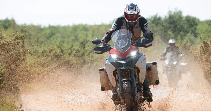 Ducati: è ancora presto per una moto elettrica. Si guarda ai carburanti sintetici