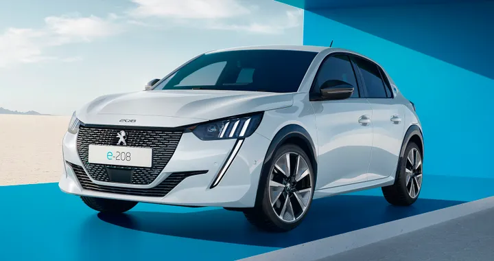 Peugeot e-208, cresce la potenza e l'autonomia arriva a 400 km