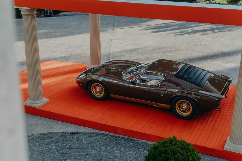 Lamborghini Polo Storico incanta Roma con il restauro della Miura SV