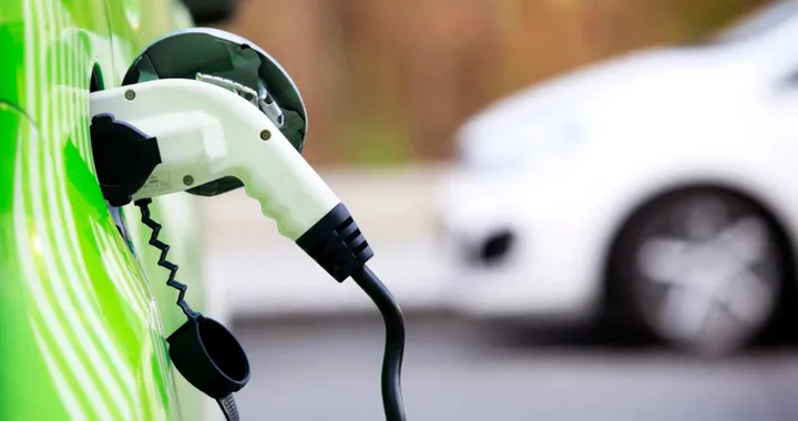Il futuro elettrico in Italia, tra ostacoli e progressi. Uno studio McKinsey