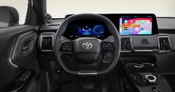 Toyota Urban Cruiser, interni e bagagliaio del SUV elettrico