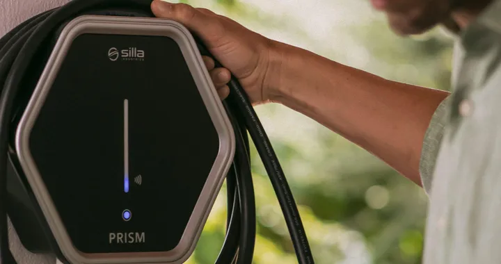 Silla al Salone Auto di Parigi con i suoi prodotti per la ricarica