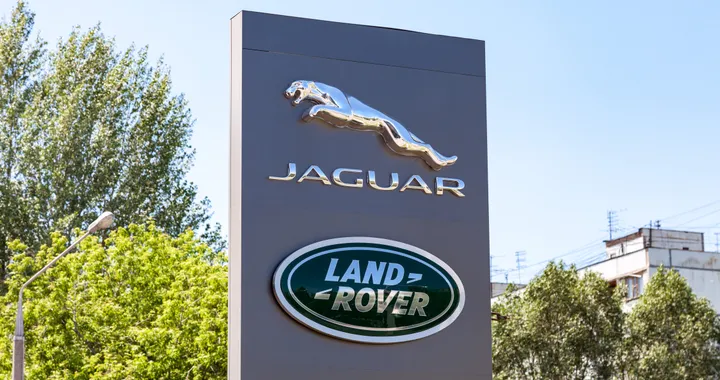 Jaguar Land Rover vuole assumere i lavoratori licenziati di Twitter e Facebook