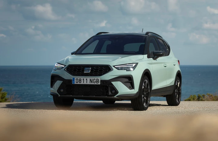 Nuova SEAT Arona 2026, allestimenti e prezzi del restyling: ecco quanto costa