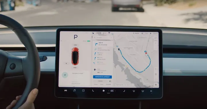 Con &quot;Navigate on Autopilot&quot; le Tesla cambiano corsia autonomamente