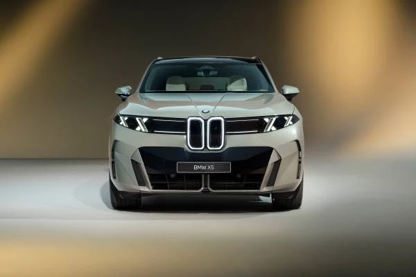 Niente Salone di Parigi per BMW, si ritira per ragioni economiche