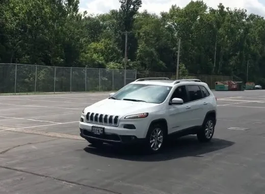 Jeep Cherokee hackerato tramite porta OBD | video incidente