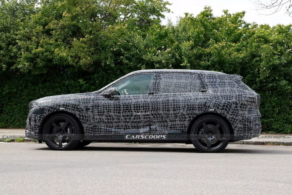 Nuova BMW iX5 M70: le foto spia del SUV elettrico dall'anima sportiva