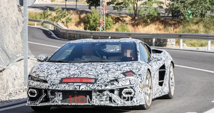 Lamborghini Temerario, il debutto si avvicina. Foto spia dell'erede della Huracan