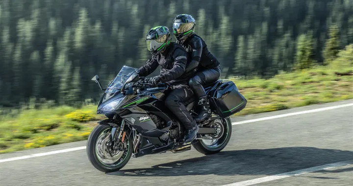 Kawasaki Ninja 1100SX 2025, nuovo motore e versione SE