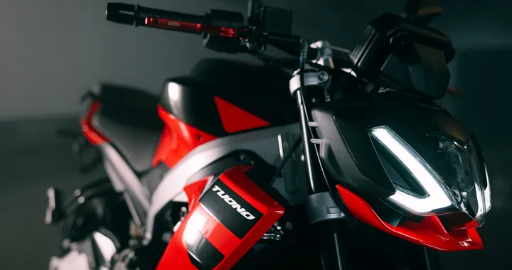 Aprilia Tuono 457, la naked per i giovani motociclisti si può ordinare. Ecco il prezzo