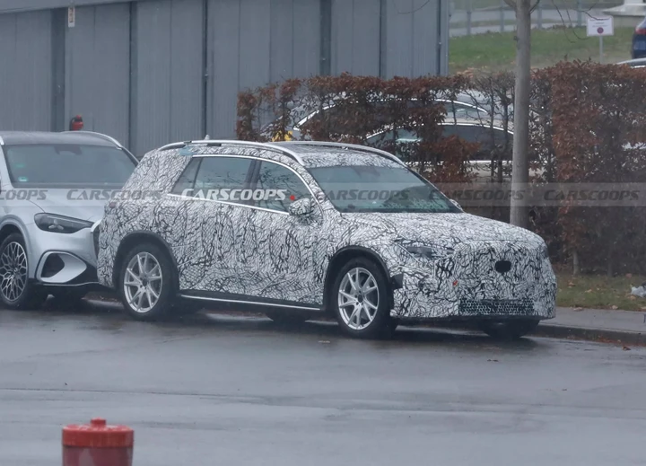 Nuova Mercedes GLC elettrica, si lavora sulla versione a 7 posti | Foto spia