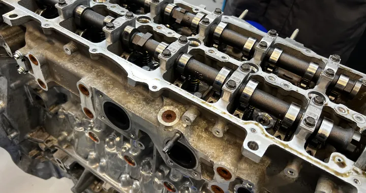 Ho smontato un motore: non è elettrico, ma è un moderno diesel a 6 cilindri