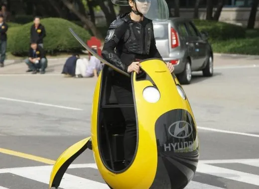 Hyundai E4U: il concept di veicolo urbano che si ispira al Segway