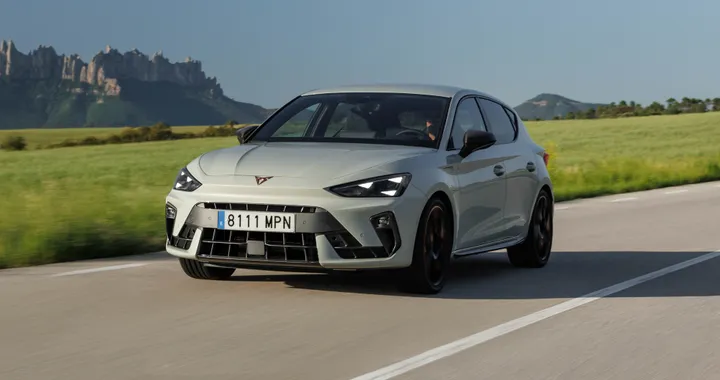 Cupra Leon, arriva la versione Plug-in. 272 CV e 125 km di autonomia in elettrico