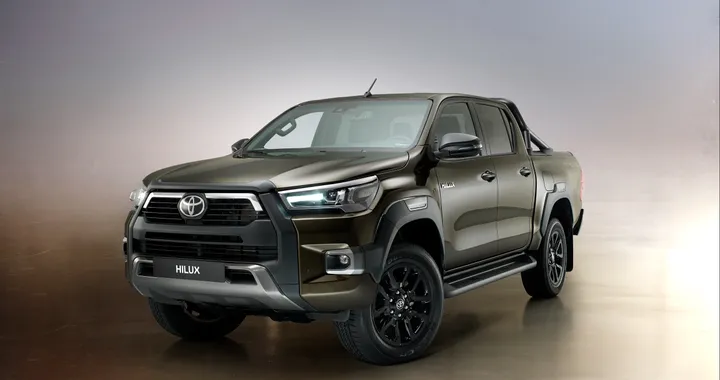 Toyota Hilux restyling: il pickup diventa &quot;Invincible&quot; | Immagini