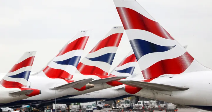 Aeroporto di Heathrow chiuso: blackout per un incendio. Voli nel caos