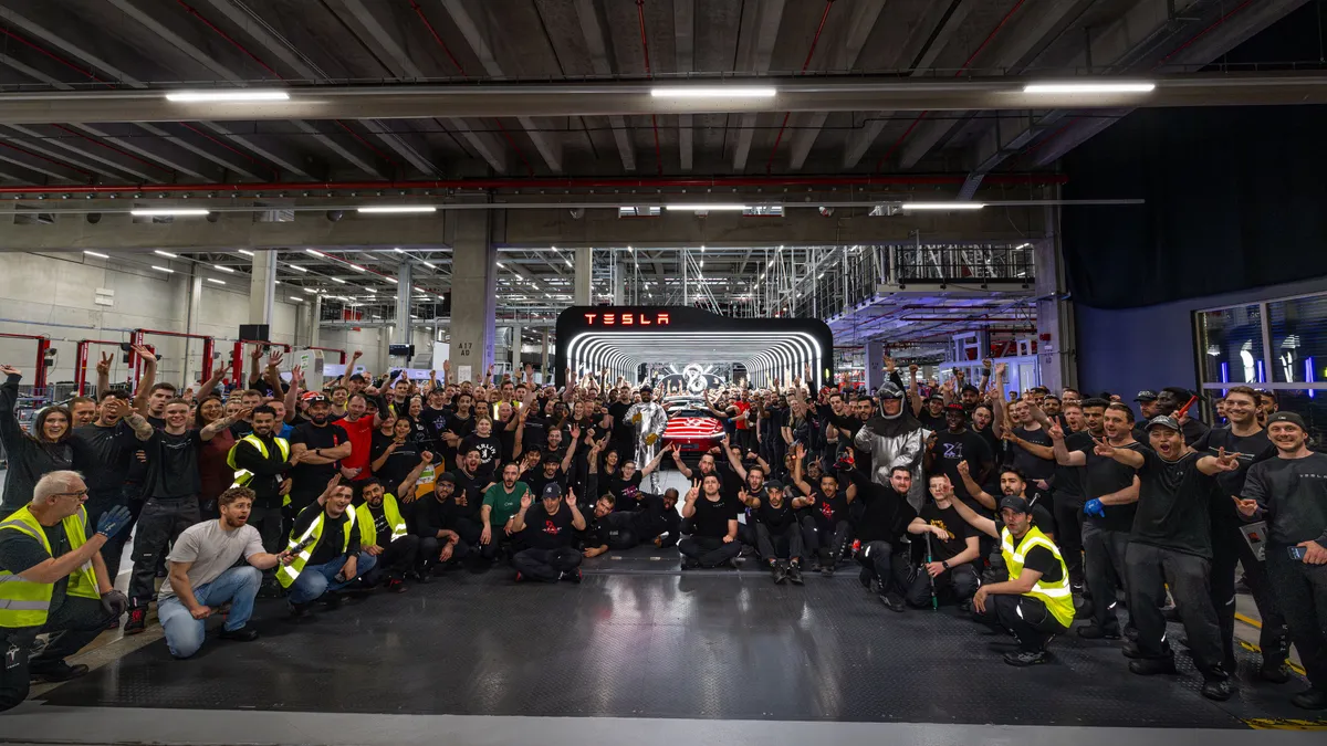 Tesla annuncia un nuovo traguardo: 8 milioni di auto prodotte