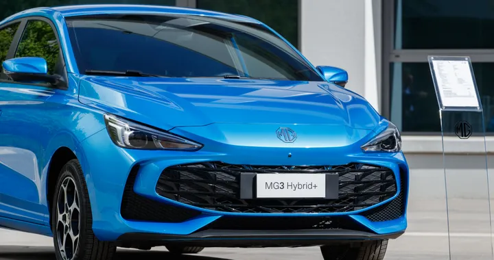 MG3, non solo ibrida: nel 2025 anche senza elettrificazione
