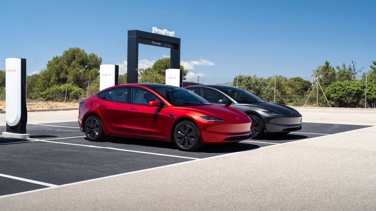 Tesla Supercharger: 54 milioni di ricariche, 1,8 TWh erogati e 50 mila hamburger...
