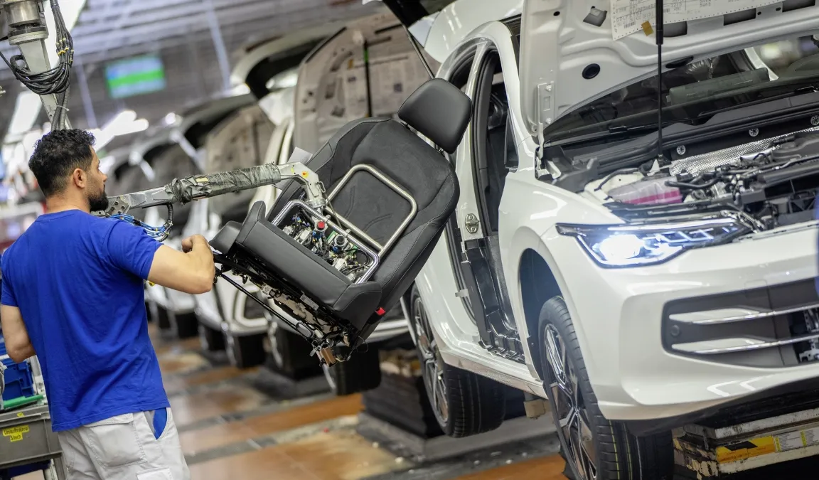 Volkswagen: a Wolfsburg arriva la settimana di lavoro corta. Ma non è una buona notizia