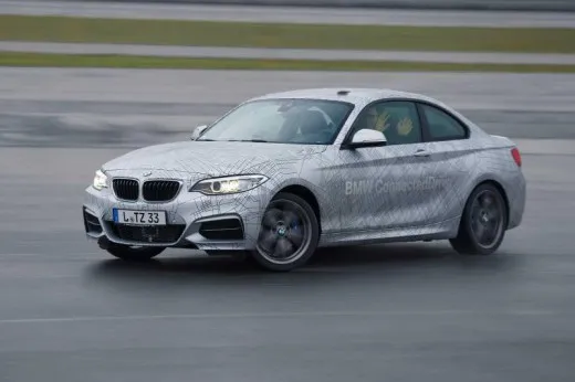 BMW guida automatica: al CES la guida autonoma diventa sportiva e l'auto drifta da sola