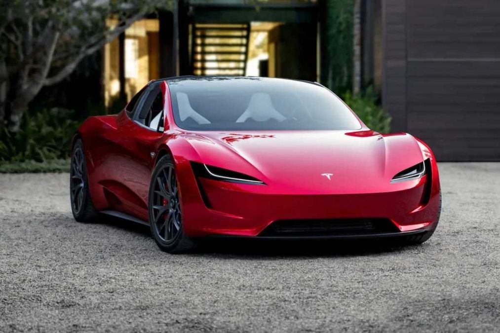 Copertina: Nuova Tesla Roadster, finalmente ci siamo: mostrato il logo