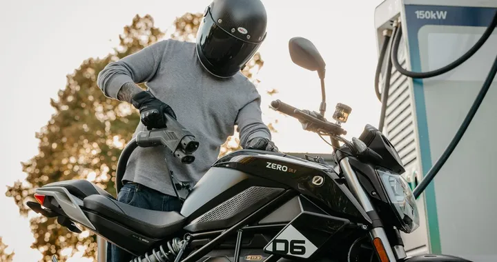 Zero Motorcycles: la ricarica rapida sulle moto arriverà nel 2027