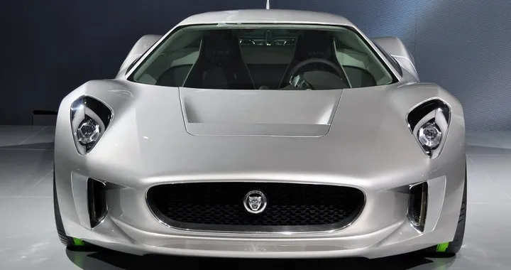 Jaguar al lavoro su una nuova sportiva ibrida a motore centrale | RUMOR
