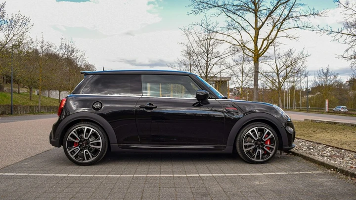 Con Locauto sconti fino al 20% sul noleggio auto e niente coda al banco