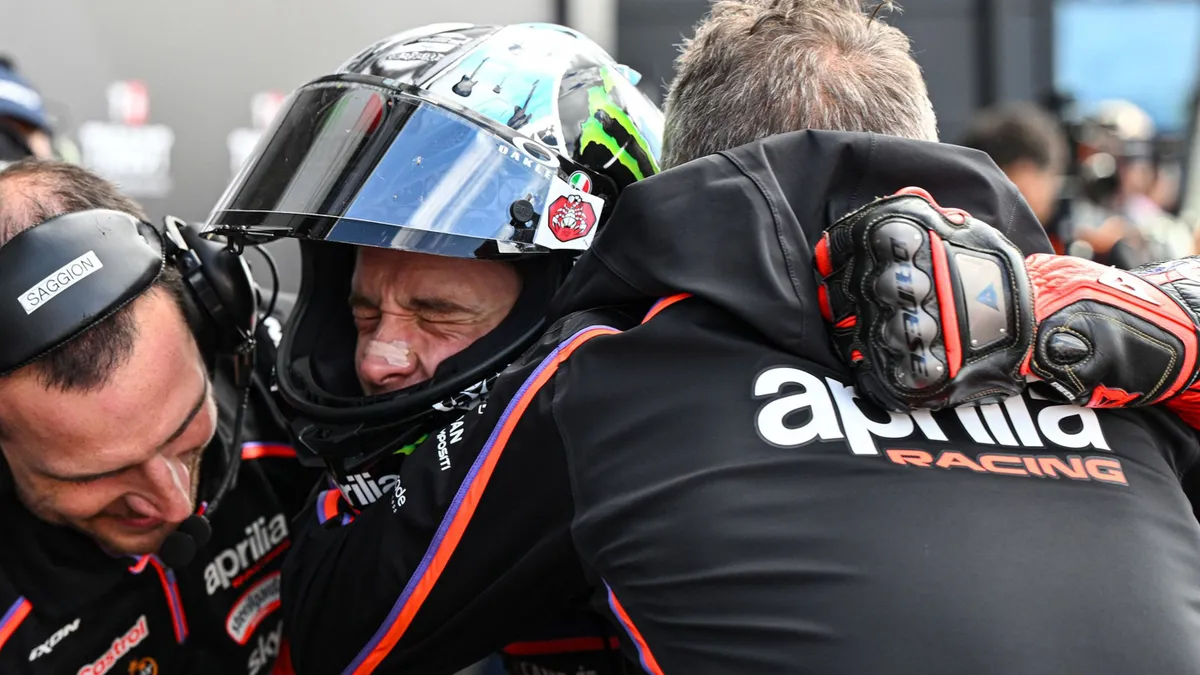 MotoGP, GP di Gran Bretagna: Bezzecchi trionfa con la sua Aprilia