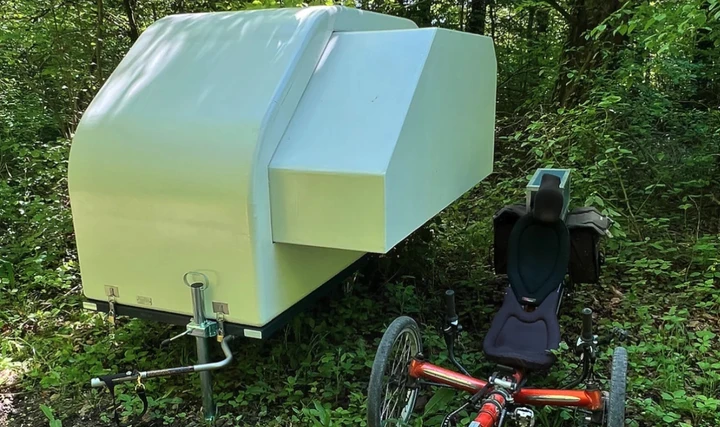 Alpencamper Eco Slide Out, la scommessa (da 52 chili) del cicloturismo