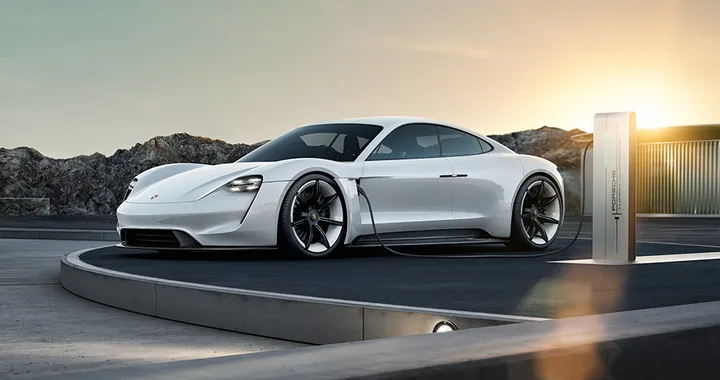 Porsche Mission E: fino a 500 kW di potenza per la berlina elettrica