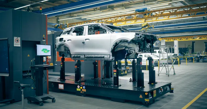 Ford vende poche auto elettriche: taglio del 14% della forza lavoro in Europa