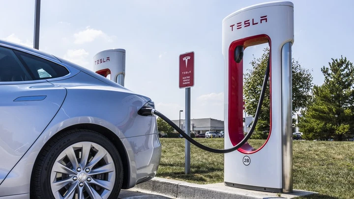 Tesla accende il Supercharger V4 in Europa: la potenza è mostruosa