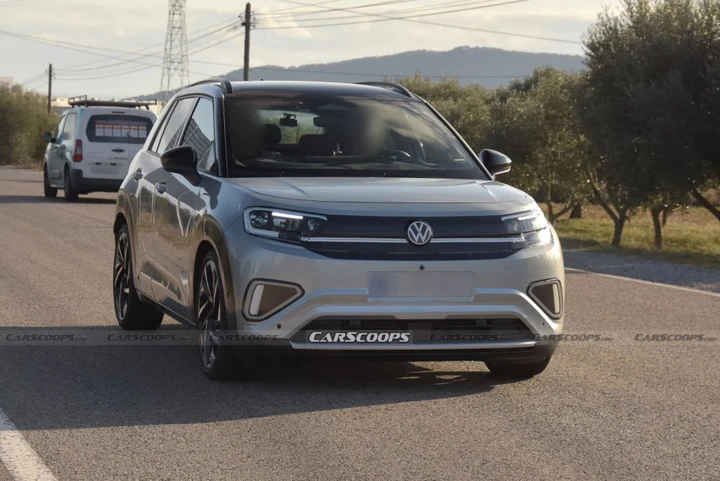 Nuova Volkswagen ID. Cross 2026, ultime foto spia del B-SUV elettrico: ecco cosa sappiamo