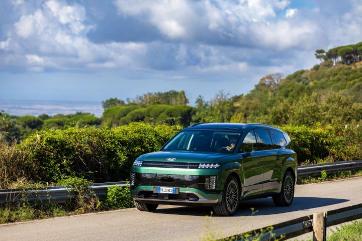 Hyundai Ioniq 9: tanta tecnologia a supporto del viaggio. Ecco la cancellazione del rumore