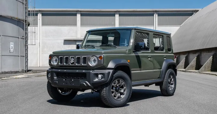 La nuova Suzuki Jimny a 5 porte arriva in Italia grazie agli importatori. Ecco quanto costa