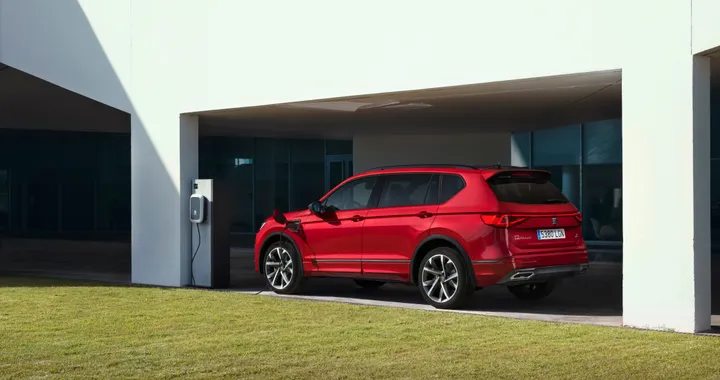 Seat Tarraco, la versione e-Hybrid arriva in Italia: allestimenti e prezzi del SUV Plug-In
