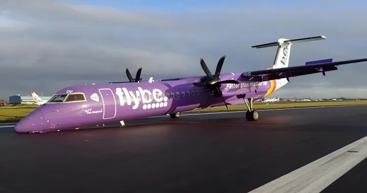 Fallisce la prima compagnia aerea per il Coronavirus: è l'inglese FlyBe