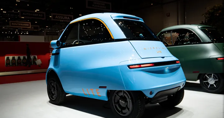 Microlino Lite, al Salone di Ginevra 2024 debutta la versione da 45 km/h