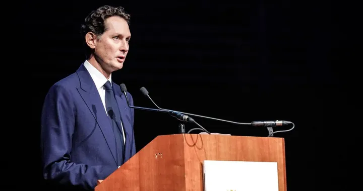 De Meo e Elkann: il destino dell'industria auto europea si gioca quest'anno