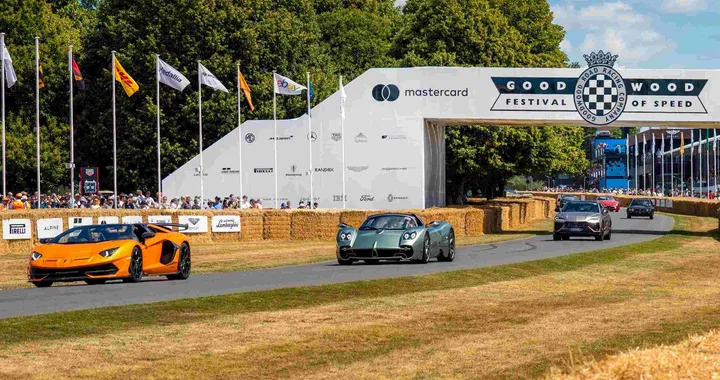 Pirelli porta 10.000 CV a Goodwood per festeggiare 40 anni di P Zero e presentare la nuova generazione